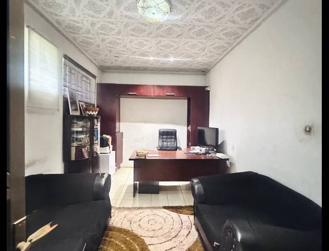 M² BUSINESS CENTRE FOR SALE IN WITBANK EXT 8